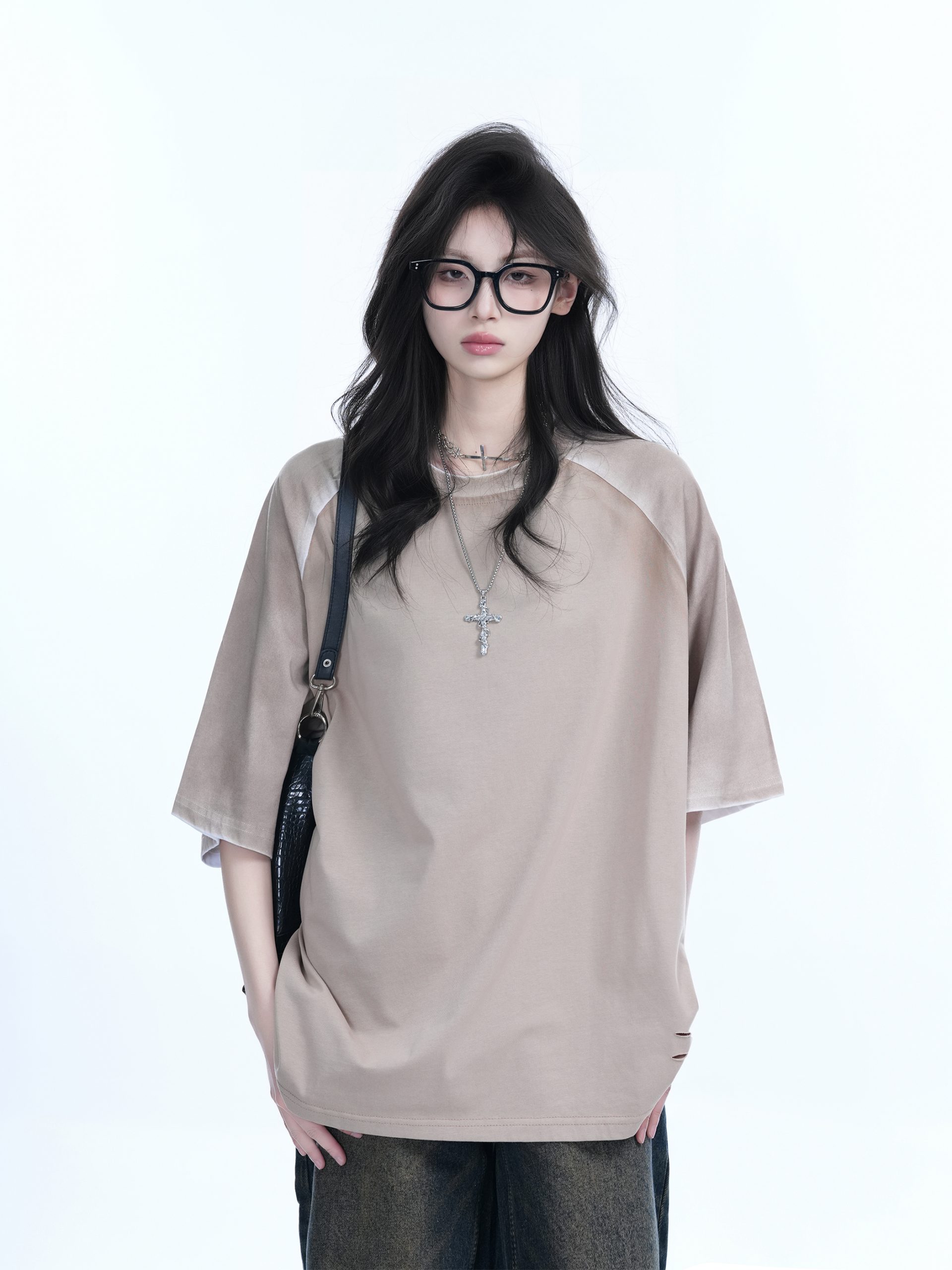 Color-Blocking Raglan T-Shirt for Women - Oversized Loose Fit Short Sleeve Tee with American Sports Style, Casual Trendy Look Color-Blocking Raglan T-Shirt for Women - Oversized Loose Fit Short Sleeve Tee with American Sports Style, Casual Trendy Look