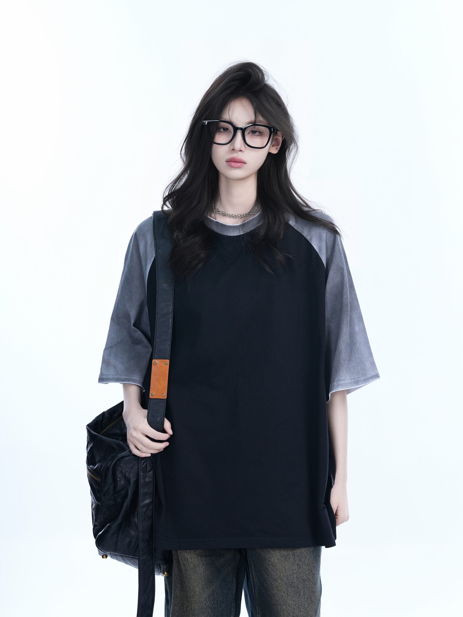 Color-Blocking Raglan T-Shirt for Women - Oversized Loose Fit Short Sleeve Tee with American Sports Style, Casual Trendy Look Color-Blocking Raglan T-Shirt for Women - Oversized Loose Fit Short Sleeve Tee with American Sports Style, Casual Trendy Look