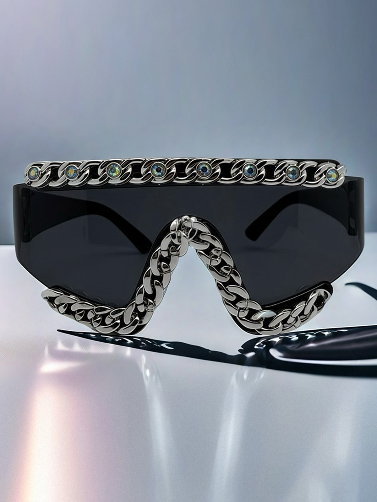 Concert Outfit Chain-Embellished Sunglasses Concert Outfit Chain-Embellished Sunglasses