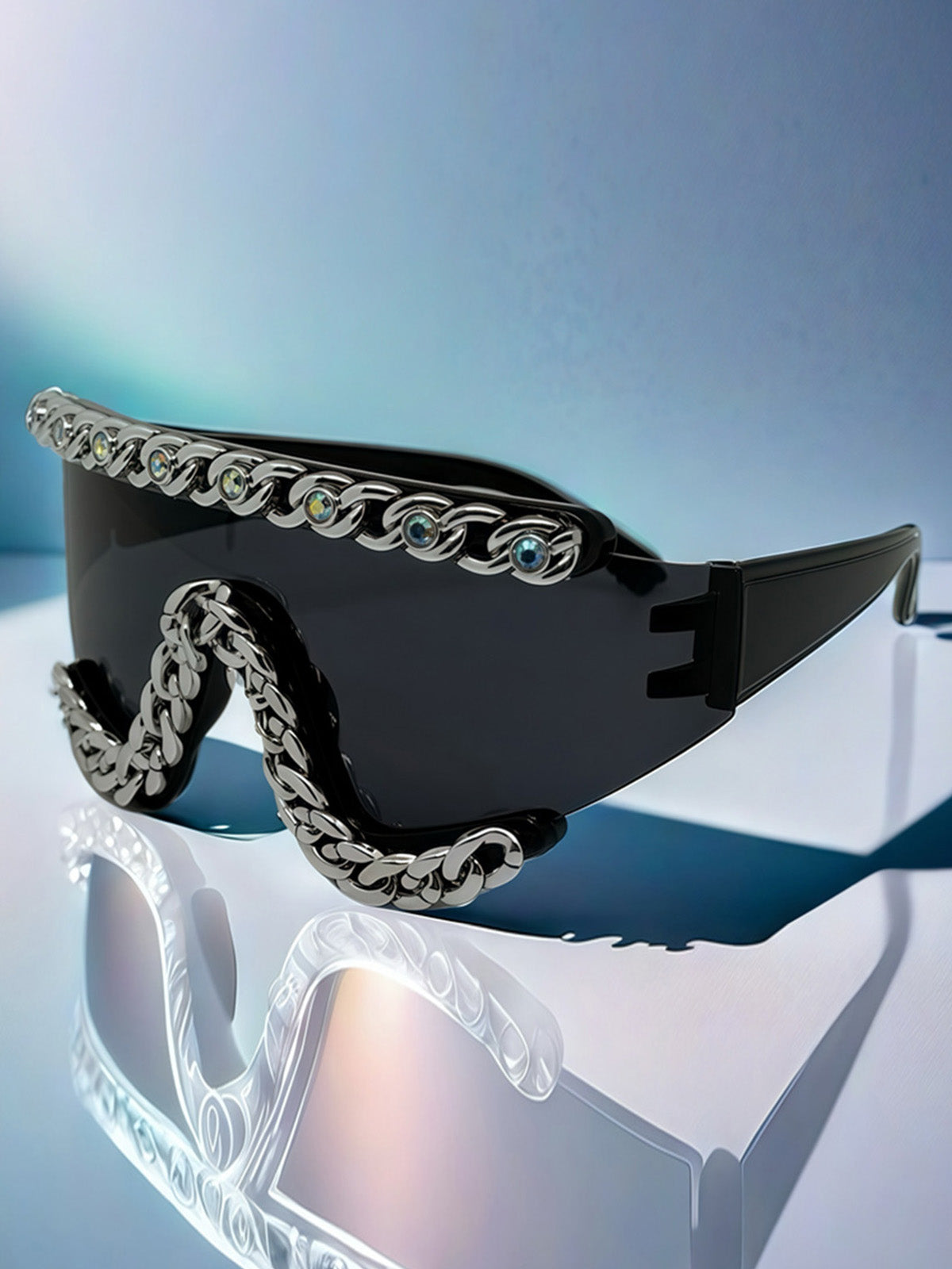 Concert Outfit Chain-Embellished Sunglasses Concert Outfit Chain-Embellished Sunglasses
