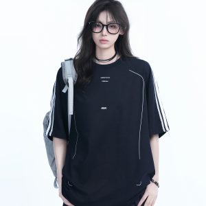 American Retro Black Short-Sleeve T-Shirt for Women – Loose Fit, Summer Casual Tee with Trendy Graphic Design