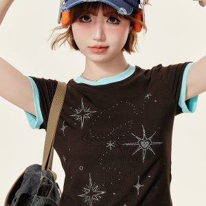American Retro Brown Round Neck Short Sleeve T-Shirt for Women - Rhinestone Slim Fit Summer Top, 90s Inspired Fashion