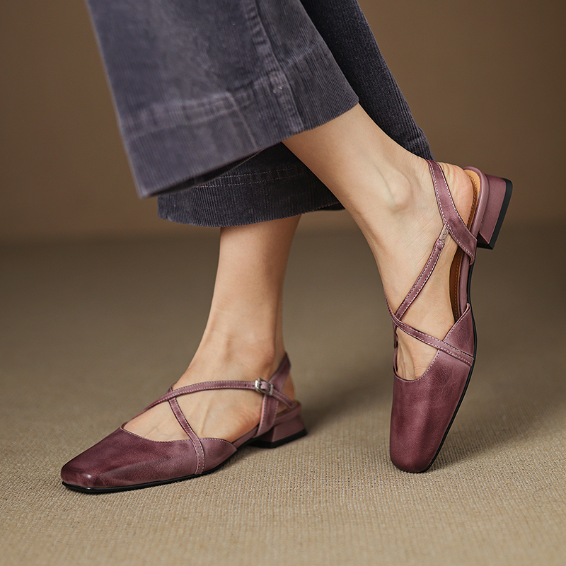 Artistic Retro Chinese-Style Cross Strap Slimming Genuine Leather Flats Sandals for Women - 90s Inspired Design