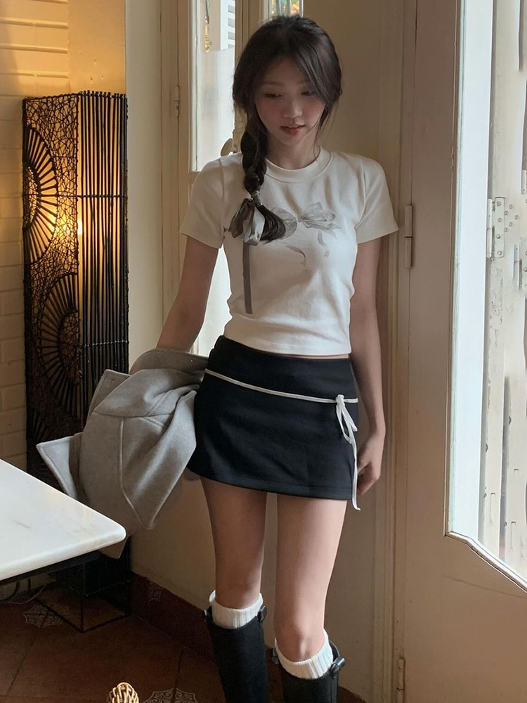 Color-Blocking Low-Waist Black Short Skirt for Women - Slim-Fit Minimalist Korean Style Pencil Skirt