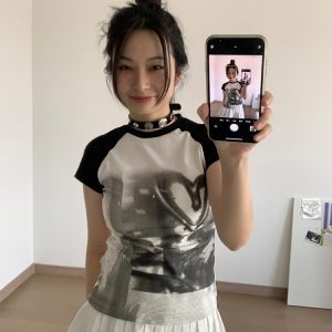 Hand-Painted Black and White Graffiti Raglan Short Sleeve T-Shirt - Casual Streetwear Style