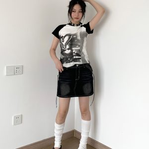 Hand-Painted Black and White Graffiti Raglan Short Sleeve T-Shirt - Casual Streetwear Style