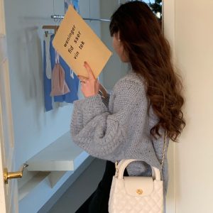 Korean-Style Minimalist Diamond-Patterned Small Crossbody Bag with Chain Handle - Trendy Fashionable Handheld Purse for 2024