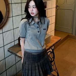 Korean-Style Retro Knitted Short Sleeve Polo Collar T-Shirt - Slim Fit College Style Summer Top for Women