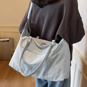 Large Capacity Women's Handbag - Fashionable Lightweight Travel Bag for Business Trips and Fitness - Stylish Storage Solution