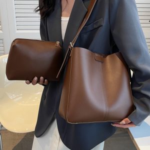 Light Luxury Retro High-End Bucket Bag for Women - Versatile Minimalist Shoulder Crossbody Bag for Commuting