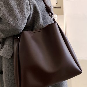 Light Luxury Retro Large-Capacity Shoulder Bag - Textured Mother and Child Bucket Bag for Women - Autumn Winter Fashion