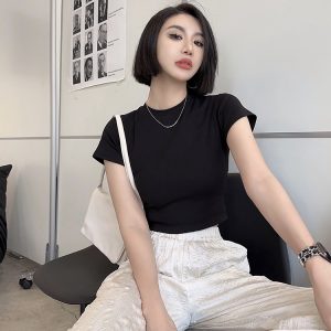 Lightweight Fitted Short Sleeve Round Neck T-Shirt for Women - Spring/Summer Basic Top, Perfect for Casual Outfits