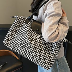 Lightweight Large-Capacity Travel Bag - Versatile Commuting Shoulder Bag for Business Trips, Gym, and Maternity Storage