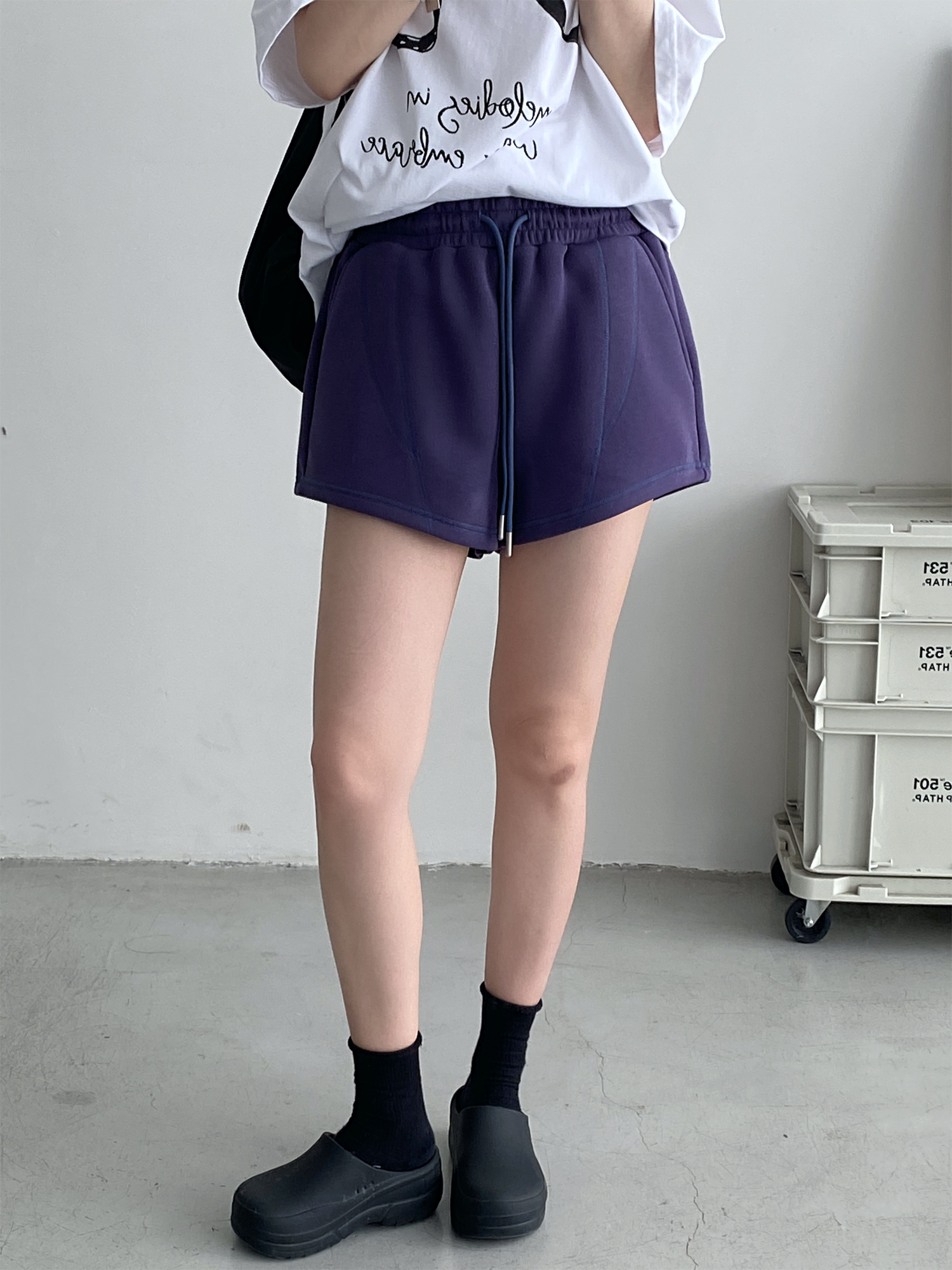 Loose-Fitting Casual Summer Shorts for Outdoor Wear - Comfortable Sports Sweatpants in Sun Grapefruit Color