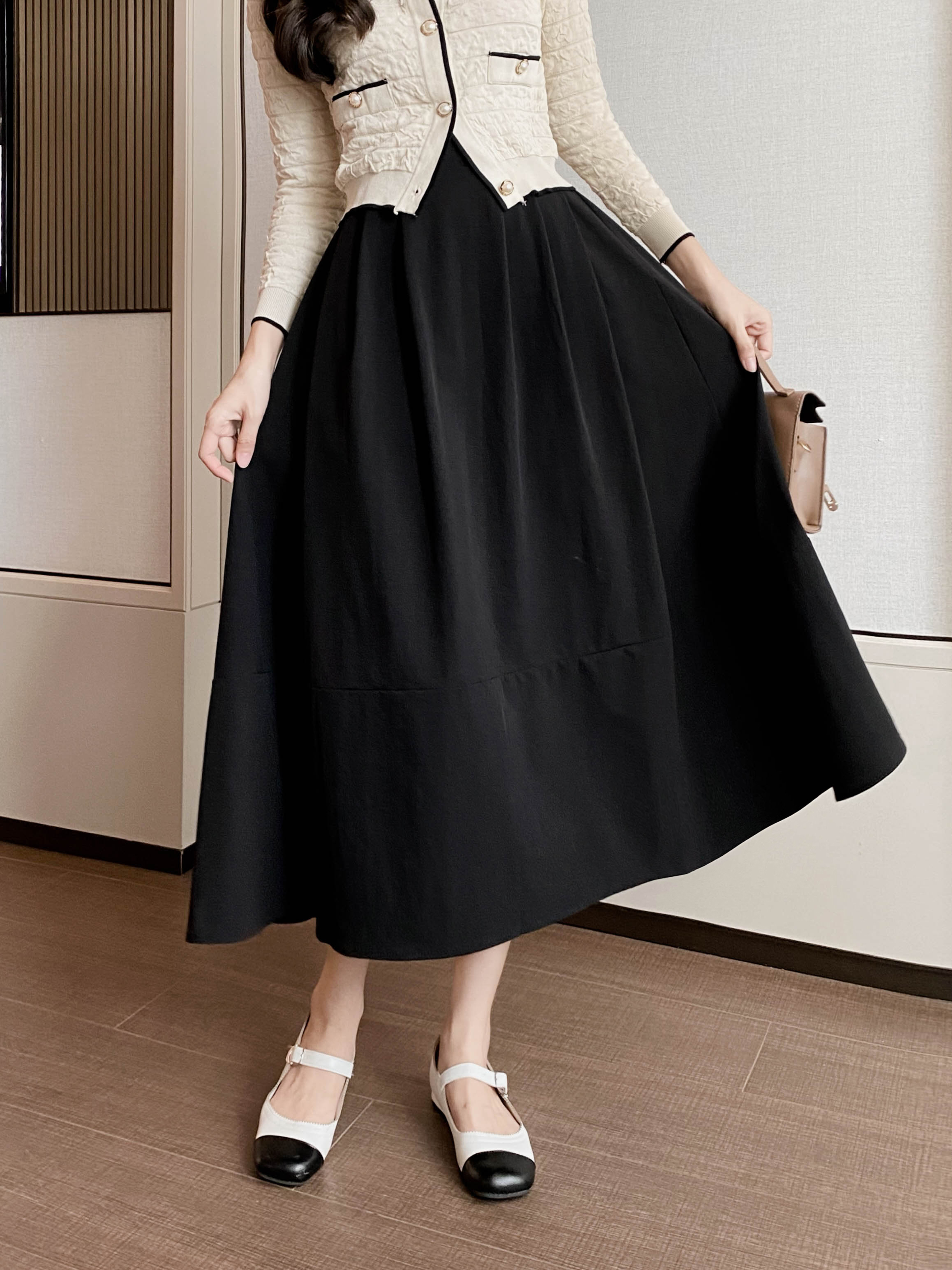 Mid-Length A-Line Umbrella Skirt with Flower Bud Patchwork, High-Waisted Black and White Hepburn Style for Spring and Summer