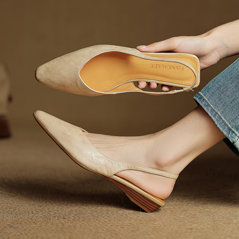 Minimalist V-Shaped Genuine Leather Toe Sandals for Comfortable Commuting - Versatile Slimming Design in Light Luxury Style