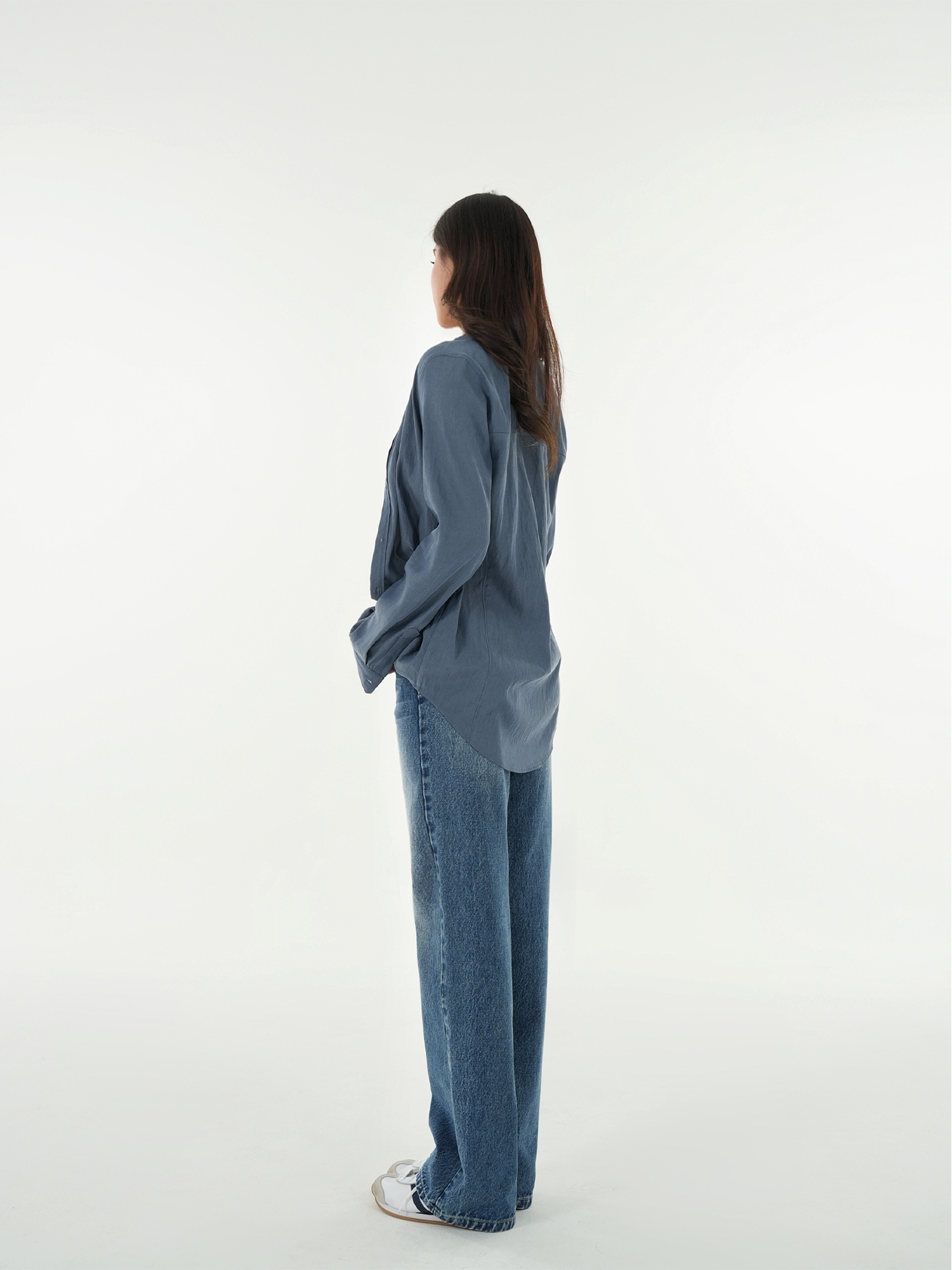 Minimalist Vintage Long-Sleeve Shirt - Slightly Loose Fit, Retro Style for Effortless Chic Fashion