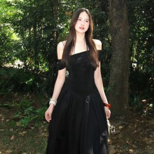 One-Shoulder Black Dress with Flowing Ribbon Big Skirt - Elegant Summer Slim Fit Hepburn Style for Women