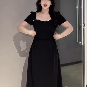 Plus-Size French Hepburn-Style Black Square-Neck Dress for Women - Elegant Summer Little Black Dress for Social Events