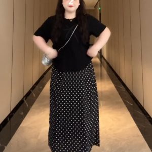 Plus-Size Women's French Bow Design Short Sleeve T-Shirt – Flattering Summer Top for Curvy Figures, Versatile Style