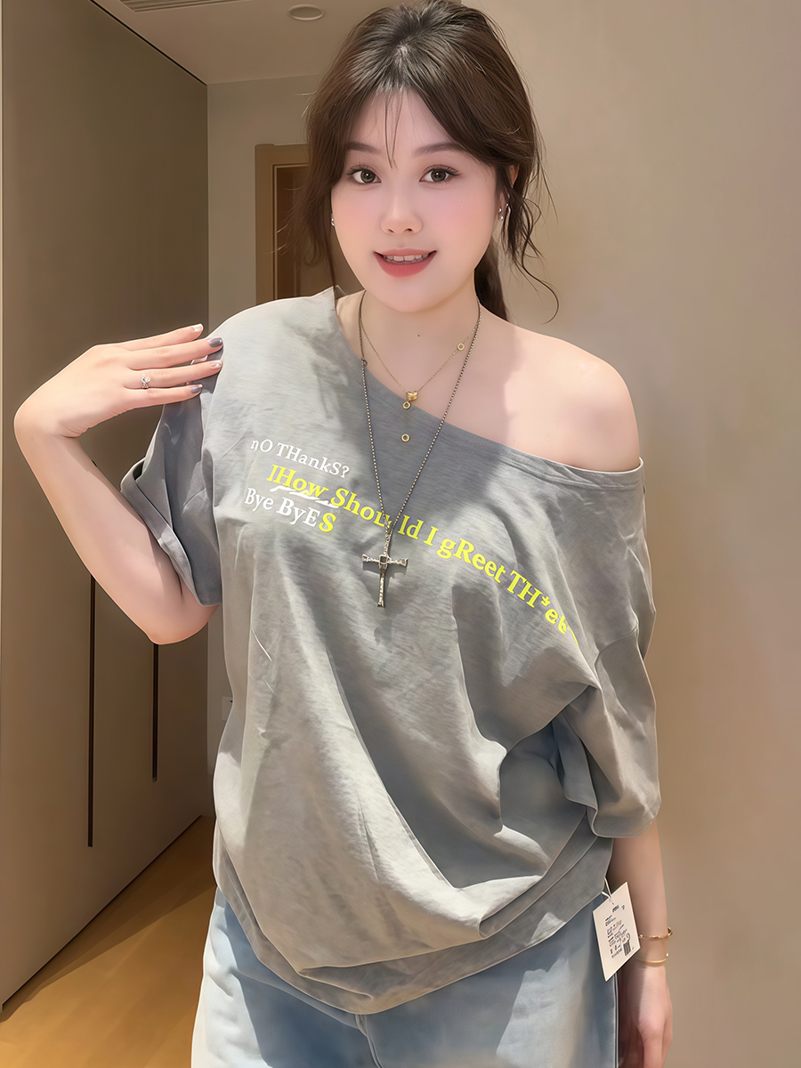 Plus-Size Women's Vintage Off-Shoulder Short Sleeve T-Shirt, Loose-Fitting Summer Top for Curvy Figures, Chic and Slimming Style