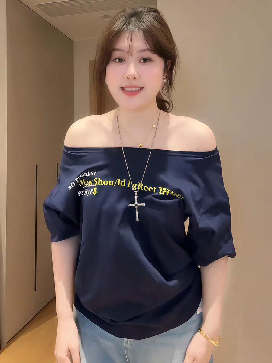 Plus-Size Women's Vintage Off-Shoulder Short Sleeve T-Shirt, Loose-Fitting Summer Top for Curvy Figures, Chic and Slimming Style