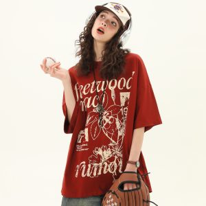 Red Short-Sleeve T-Shirt for Women with Retro Letter Print, Loose Fit College Style, Casual 90s Inspired Top