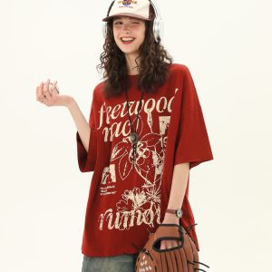 Red Short-Sleeve T-Shirt for Women with Retro Letter Print, Loose Fit College Style, Casual 90s Inspired Top
