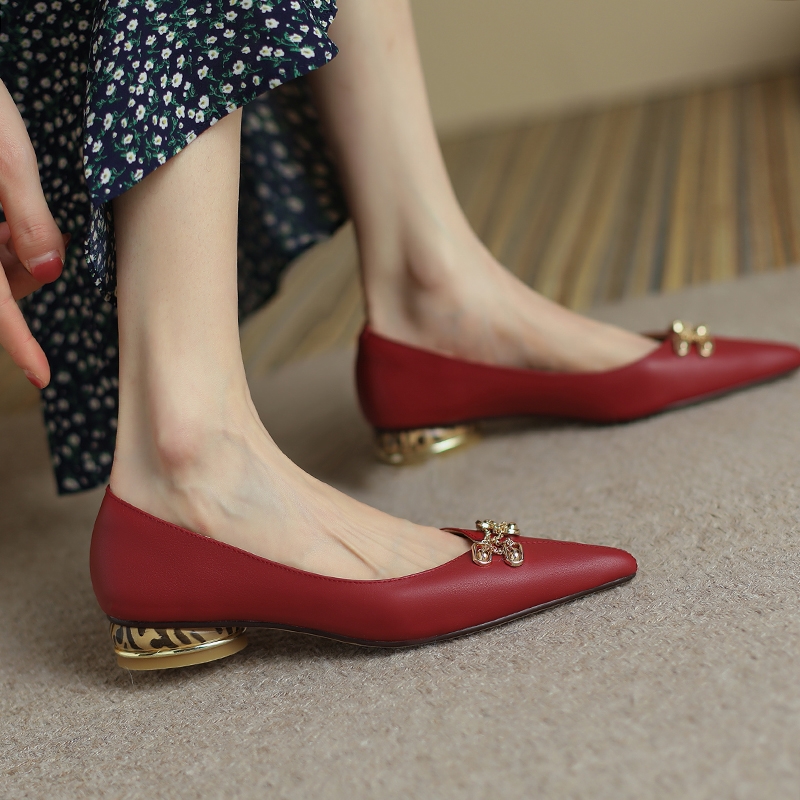 Retro Chunky Heel Pointed Toe Flats with Metal Chain Detail for Women – Italian Style Footwear