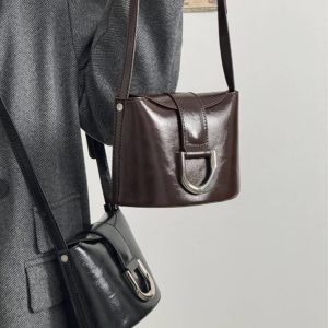 Retro Horseshoe Buckle Water Bucket Bag for Women - 2024 Mini Commuter Handbag, Stylish Shoulder Crossbody Bag