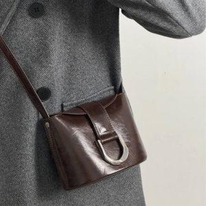 Retro Horseshoe Buckle Water Bucket Bag for Women - 2024 Mini Commuter Handbag, Stylish Shoulder Crossbody Bag