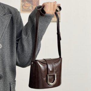 Retro Horseshoe Buckle Water Bucket Bag for Women - 2024 Mini Commuter Handbag, Stylish Shoulder Crossbody Bag