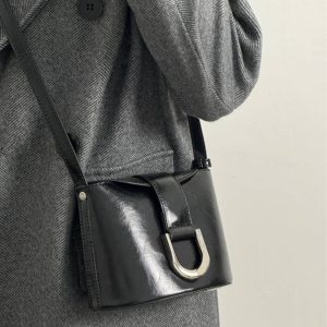 Retro Horseshoe Buckle Water Bucket Bag for Women - 2024 Mini Commuter Handbag, Stylish Shoulder Crossbody Bag
