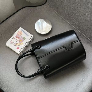 Retro Small-Volume Bucket Bag for Autumn/Winter - Versatile Shoulder & Crossbody Design with Enhanced Texture