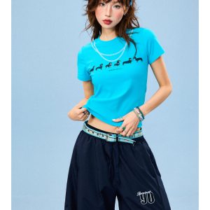 Short Sleeve Sausage Dog Print T-Shirt for Women - Casual Summer Top with Pearl Necklace Detail, Versatile Fashion Piece