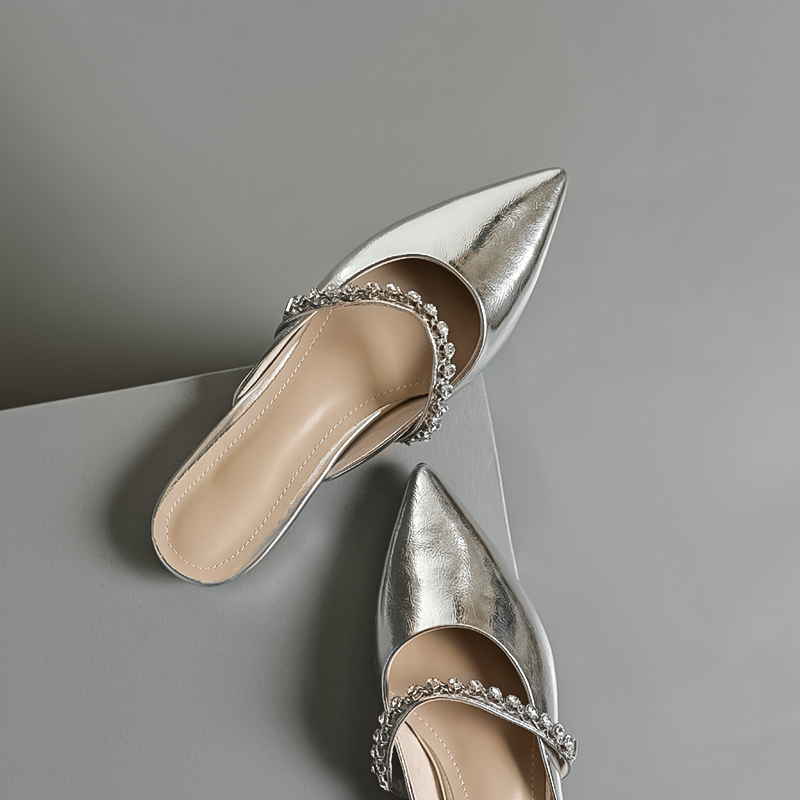 Silver Rhinestone Pointed Toe Low-Heeled Closed-Toe Sandals for Women - Trendy Half-Drag Style for Outdoor Wear, Celebrity-Inspired Design