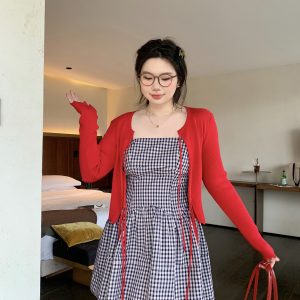 Slightly Chubby Retro Red Knitted Cardigan - Versatile Spring Sweater for Cool Air Conditioning, Perfect for Y2K Style Outfits