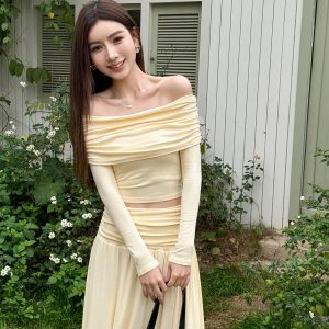 Slim-Fit One-Shoulder Skin-Baring Top and Pleated Long Skirt Set - Light Fabric Spring Korean Style Outfit