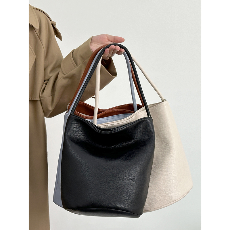 Soft Leather Water Bucket Tote Bag for Women - Summer 2024 Niche Shoulder Bag, Commuting Underarm Style