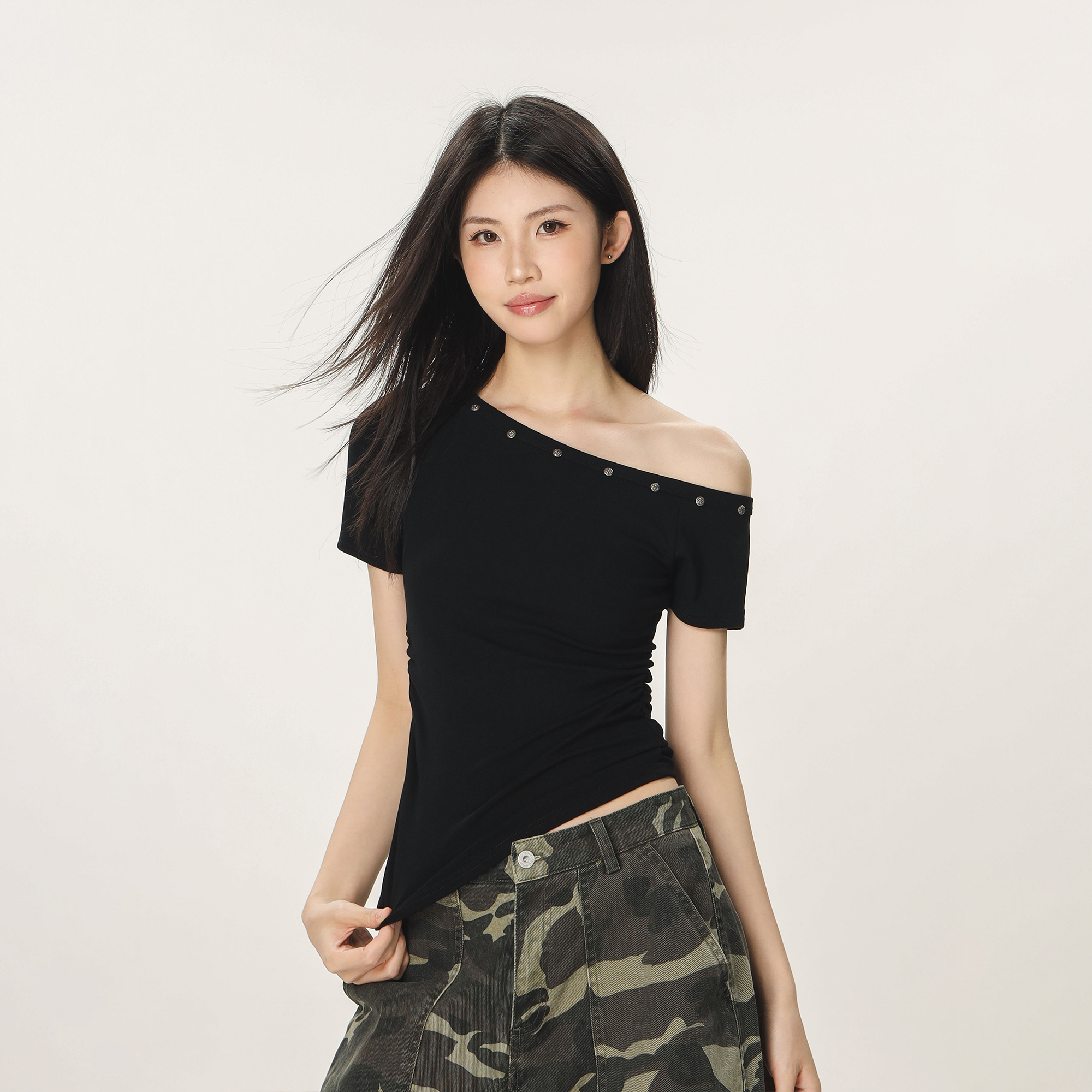Spicy Girl Off-Shoulder Short Sleeve T-Shirt for Women - American Style Summer Slim Fit Top with Beautifully Tailored Waist