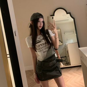 Summer White Short Sleeve T-Shirt for Women with Letter Print, Slim Fit Shoulder Top, 90s Inspired Style
