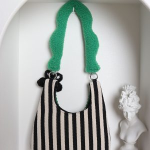 Sweet Plush Apple Tote Bag for Women - Cute Niche Design, Perfect for Christmas Gifts, Stylish Shoulder Bag for Everyday Use