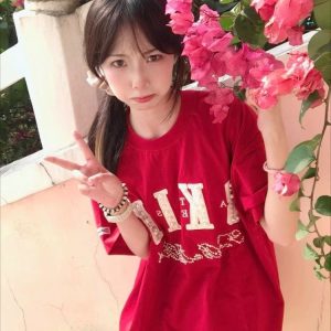 Trendy Red Short-Sleeve T-Shirt for Women with Beaded Letter Embroidery, Summer Fashion Top, American Style, Unique Design