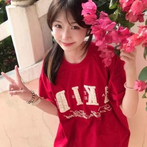 Trendy Red Short-Sleeve T-Shirt for Women with Beaded Letter Embroidery, Summer Fashion Top, American Style, Unique Design