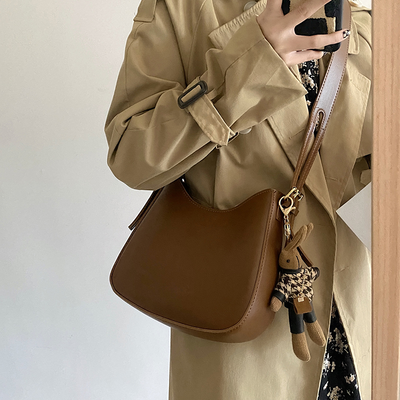 Trendy Retro Crescent Crossbody Bag for Women - 2024 French Niche Underarm Style