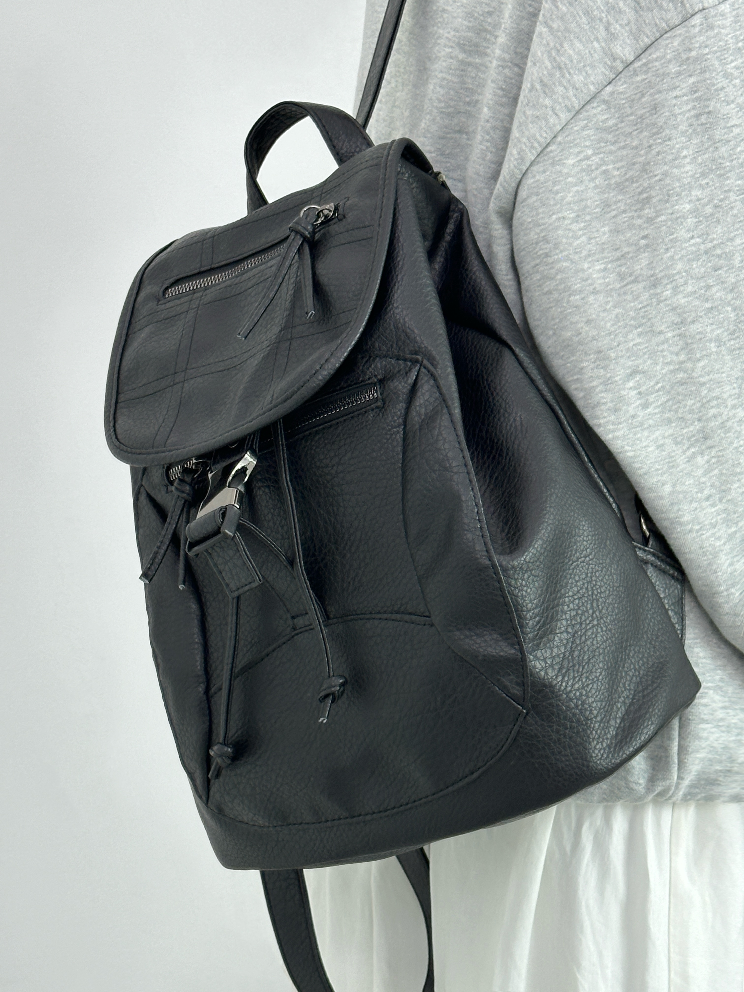 Trendy Soft Leather Travel Backpack for Women - Versatile American-Style High-End Niche Bag for 2024