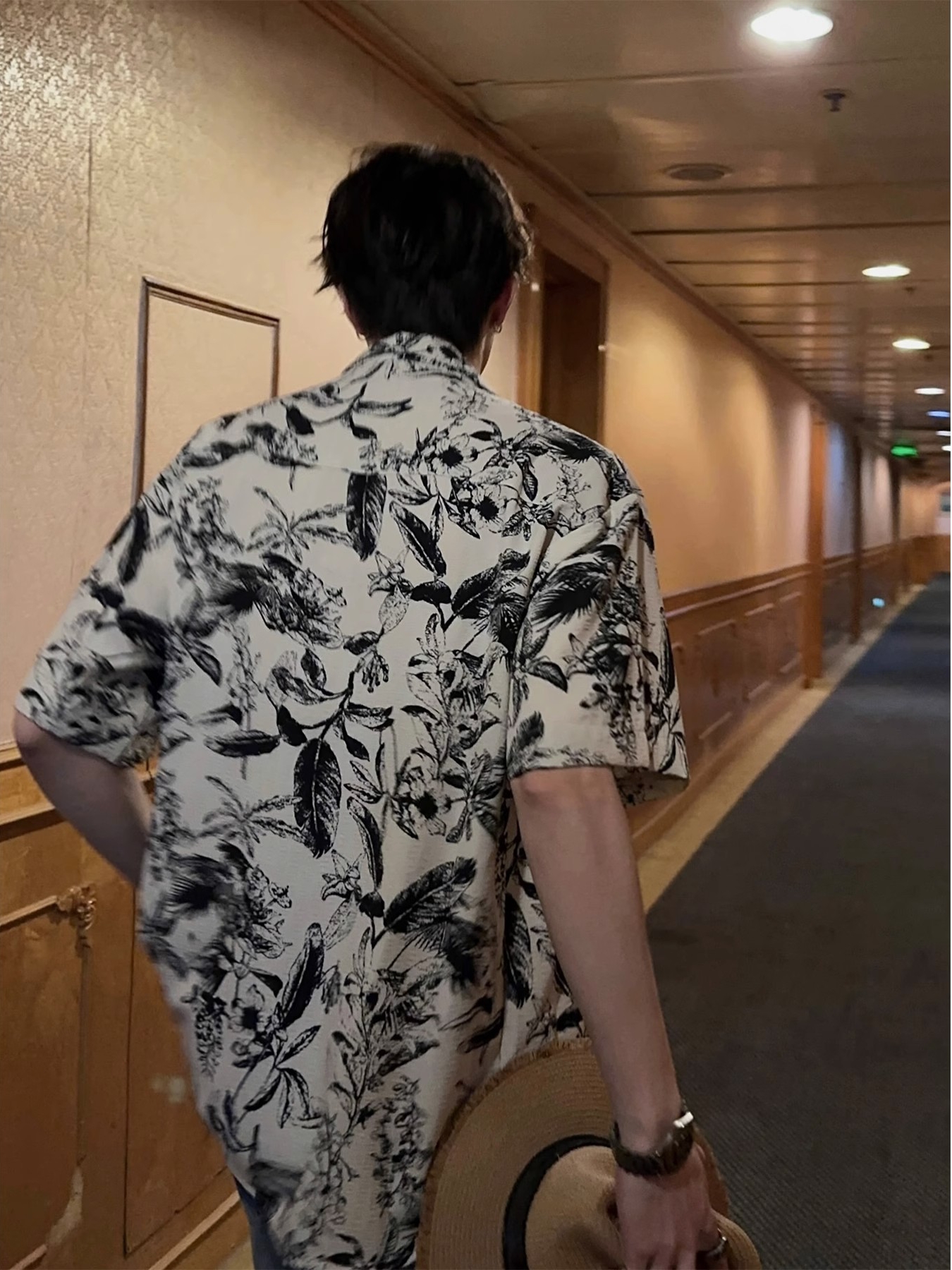 Vintage Floral Short-Sleeve Shirt for Men and Women, Loose Fit Chinese-Style Design with Retro Hong Kong Vibe, Perfect for Summer