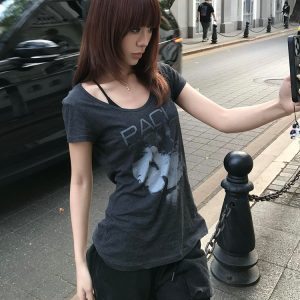 Vintage-Inspired Big Collar T-Shirt for Women, Portrait Print, Gray Short Sleeves, Loose Fit, Trendy Summer High Street Top
