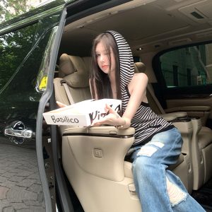 Women's Vintage Loose Ripped Straight Leg Jeans in Yuppie Casual Style - Summer 90s Vibe