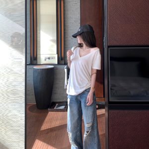 Women's Vintage Loose Ripped Straight Leg Jeans in Yuppie Casual Style - Summer 90s Vibe